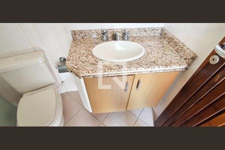 Casa à venda com 311m², 3 quartos e 3 vagas Casa à venda com 311m², 3 quartos e 3 vagasBanheiro Social