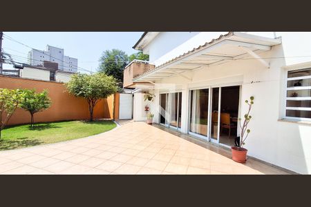 Casa à venda com 311m², 3 quartos e 3 vagas Casa à venda com 311m², 3 quartos e 3 vagasQuintal