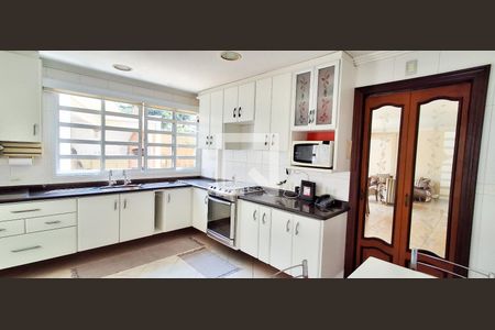 Casa à venda com 311m², 3 quartos e 3 vagas Casa à venda com 311m², 3 quartos e 3 vagasCozinha