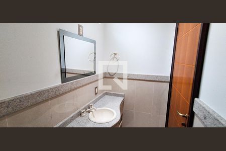 Casa à venda com 311m², 3 quartos e 3 vagas Casa à venda com 311m², 3 quartos e 3 vagasLavabo