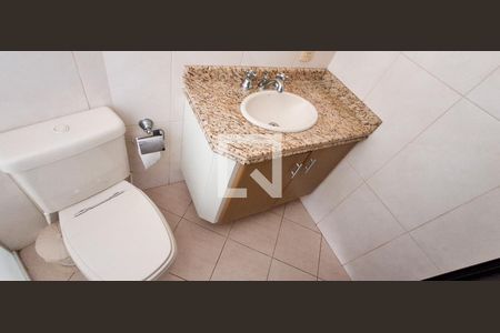 Casa à venda com 311m², 3 quartos e 3 vagas Casa à venda com 311m², 3 quartos e 3 vagasBanheiro Social