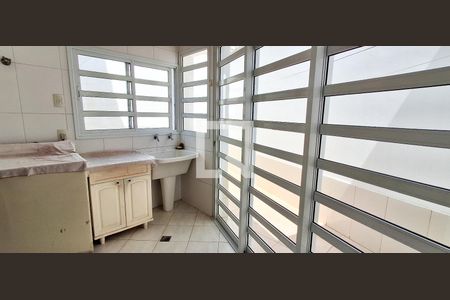 Casa à venda com 311m², 3 quartos e 3 vagas Casa à venda com 311m², 3 quartos e 3 vagasÁrea de Serviço