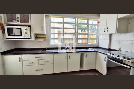 Casa à venda com 311m², 3 quartos e 3 vagas Casa à venda com 311m², 3 quartos e 3 vagasCozinha