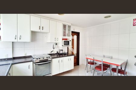 Casa à venda com 311m², 3 quartos e 3 vagas Casa à venda com 311m², 3 quartos e 3 vagasCozinha