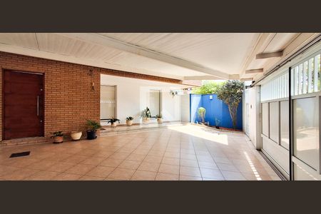 Casa à venda com 311m², 3 quartos e 3 vagas Casa à venda com 311m², 3 quartos e 3 vagasGaragem