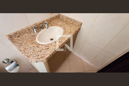 Casa à venda com 311m², 3 quartos e 3 vagas Casa à venda com 311m², 3 quartos e 3 vagasBanheiro Social