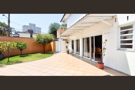 Casa à venda com 311m², 3 quartos e 3 vagas Casa à venda com 311m², 3 quartos e 3 vagasQuintal