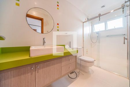 Casa de condomínio à venda com 404m², 3 quartos e 6 vagas Casa de condomínio à venda com 404m², 3 quartos e 6 vagasBanheiro do Quarto 2