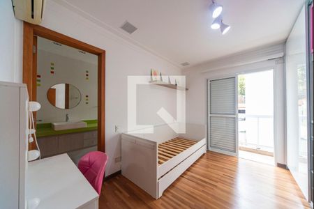 Casa de condomínio à venda com 404m², 3 quartos e 6 vagas Casa de condomínio à venda com 404m², 3 quartos e 6 vagasQuarto 2