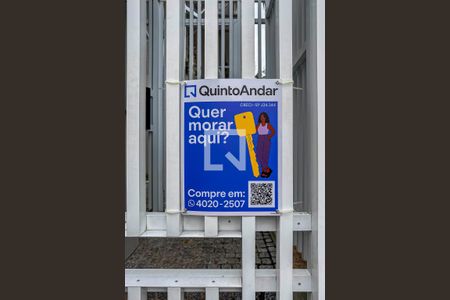 Casa de condomínio à venda com 404m², 3 quartos e 6 vagas Casa de condomínio à venda com 404m², 3 quartos e 6 vagasPlaca Banner instalada na Fachada e portaria