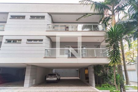 Casa de condomínio à venda com 404m², 3 quartos e 6 vagas Casa de condomínio à venda com 404m², 3 quartos e 6 vagasFachada da Casa