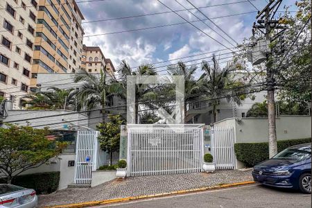 Casa de condomínio à venda com 404m², 3 quartos e 6 vagas Casa de condomínio à venda com 404m², 3 quartos e 6 vagasFachada e portaria