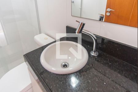 Casa de condomínio à venda com 404m², 3 quartos e 6 vagas Casa de condomínio à venda com 404m², 3 quartos e 6 vagasBanheiro de serviço