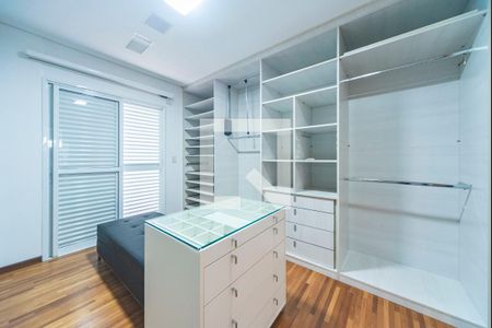 Casa de condomínio à venda com 404m², 3 quartos e 6 vagas Casa de condomínio à venda com 404m², 3 quartos e 6 vagasCloset do Quarto 3