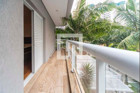 Casa de condomínio à venda com 404m², 3 quartos e 6 vagas Casa de condomínio à venda com 404m², 3 quartos e 6 vagasVaranda do Quarto 3