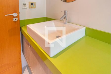 Casa de condomínio à venda com 404m², 3 quartos e 6 vagas Casa de condomínio à venda com 404m², 3 quartos e 6 vagasBanheiro do Quarto 2