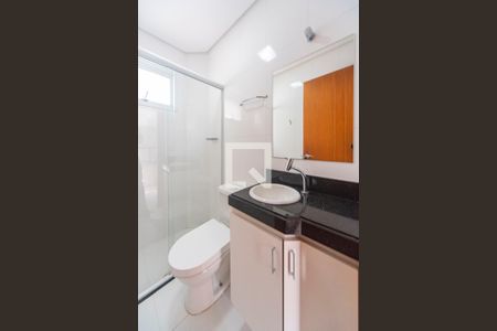 Casa de condomínio à venda com 404m², 3 quartos e 6 vagas Casa de condomínio à venda com 404m², 3 quartos e 6 vagasBanheiro de serviço