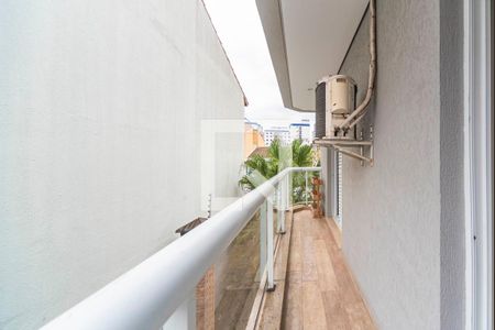 Casa de condomínio à venda com 404m², 3 quartos e 6 vagas Casa de condomínio à venda com 404m², 3 quartos e 6 vagasVaranda