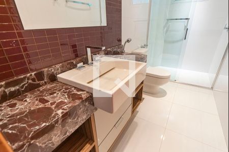 Casa de condomínio à venda com 404m², 3 quartos e 6 vagas Casa de condomínio à venda com 404m², 3 quartos e 6 vagasBanheiro Social