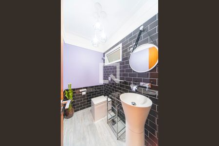 Casa de condomínio à venda com 404m², 3 quartos e 6 vagas Casa de condomínio à venda com 404m², 3 quartos e 6 vagasLavabo