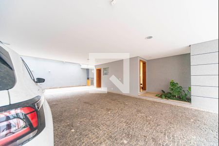 Casa de condomínio à venda com 404m², 3 quartos e 6 vagas Casa de condomínio à venda com 404m², 3 quartos e 6 vagasGaragem