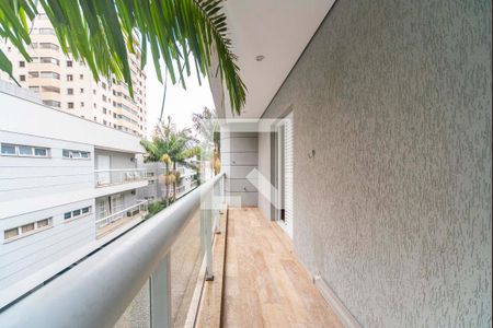 Casa de condomínio à venda com 404m², 3 quartos e 6 vagas Casa de condomínio à venda com 404m², 3 quartos e 6 vagasVaranda do Quarto 3