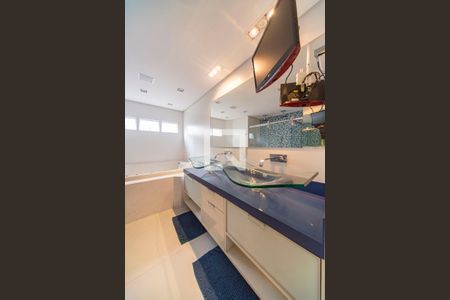 Casa de condomínio à venda com 404m², 3 quartos e 6 vagas Casa de condomínio à venda com 404m², 3 quartos e 6 vagasBanheiro do Quarto 3