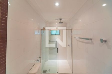 Casa de condomínio à venda com 404m², 3 quartos e 6 vagas Casa de condomínio à venda com 404m², 3 quartos e 6 vagasBanheiro Social