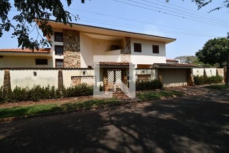 Casa para alugar com 420m², 5 quartos e 3 vagasFachada