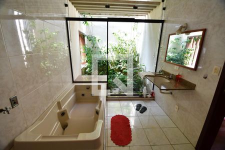 Casa para alugar com 420m², 5 quartos e 3 vagasBanheiro 3