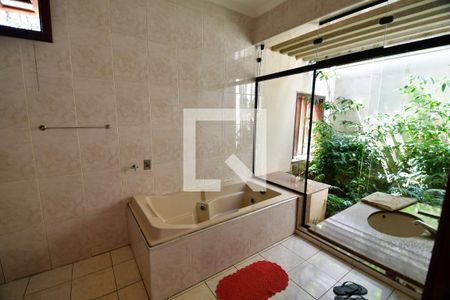 Casa para alugar com 420m², 5 quartos e 3 vagasBanheiro 3