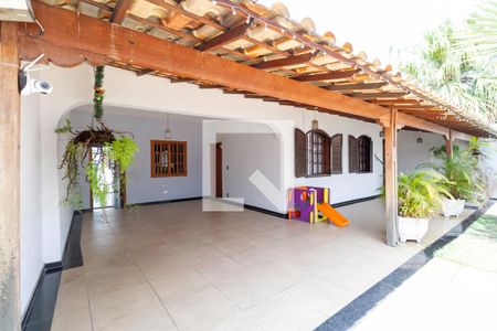 Casa à venda com 256m², 4 quartos e 4 vagasFachada