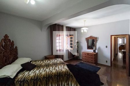 Casa à venda com 256m², 4 quartos e 4 vagasSuíte 