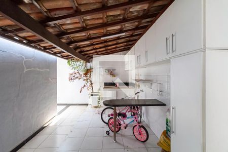 Casa à venda com 256m², 4 quartos e 4 vagasÁrea de serviço 