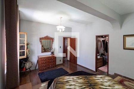 Casa à venda com 256m², 4 quartos e 4 vagasSuíte 