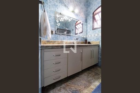 Casa à venda com 256m², 4 quartos e 4 vagasBanheiro da suíte 