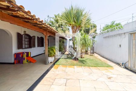 Casa à venda com 256m², 4 quartos e 4 vagasFachada