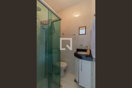 Casa à venda com 256m², 4 quartos e 4 vagasBanheiro de serviço