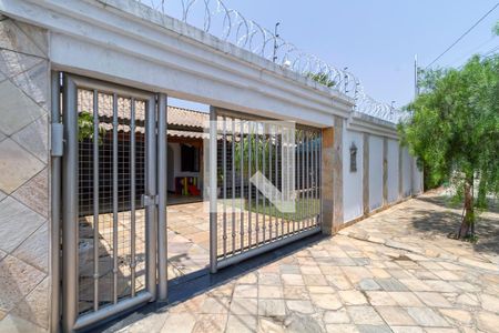 Casa à venda com 256m², 4 quartos e 4 vagasFachada