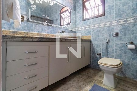 Casa à venda com 256m², 4 quartos e 4 vagasBanheiro da suíte 