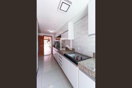 Casa à venda com 256m², 4 quartos e 4 vagasCozinha