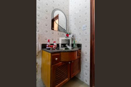 Casa à venda com 256m², 4 quartos e 4 vagasBanheiro social 