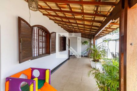 Casa à venda com 256m², 4 quartos e 4 vagasVaranda