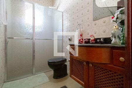 Casa à venda com 256m², 4 quartos e 4 vagasBanheiro social 