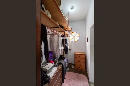 Casa à venda com 256m², 4 quartos e 4 vagasCloset da suíte