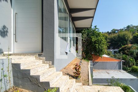 Casa à venda com 436m², 4 quartos e 2 vagasEntrada