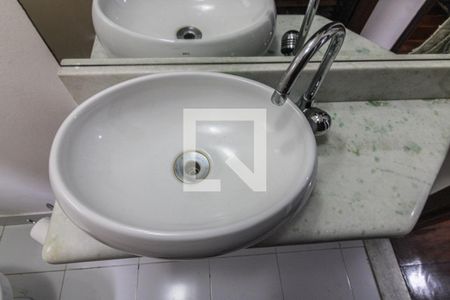 Casa de condomínio para alugar com 360m², 3 quartos e 4 vagasLavabo