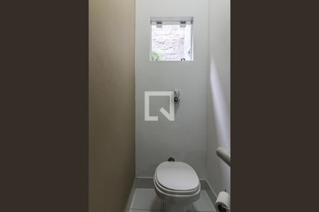 Casa de condomínio para alugar com 360m², 3 quartos e 4 vagasLavabo