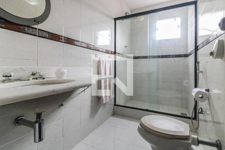 Casa de condomínio para alugar com 360m², 3 quartos e 4 vagasSuíte 1 - Banheiro