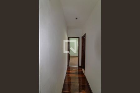 Casa de condomínio para alugar com 360m², 3 quartos e 4 vagasCorredor